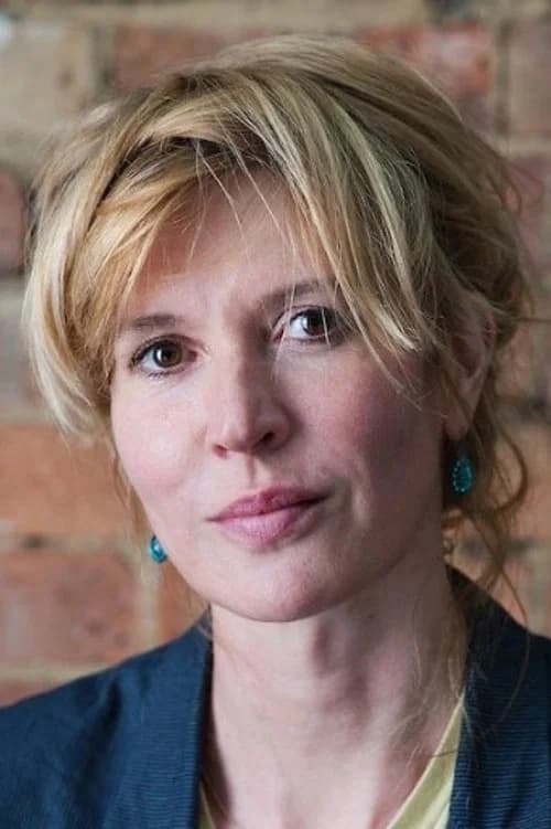 Julia Davis headshot