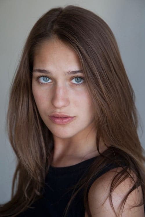 Lola Kirke headshot