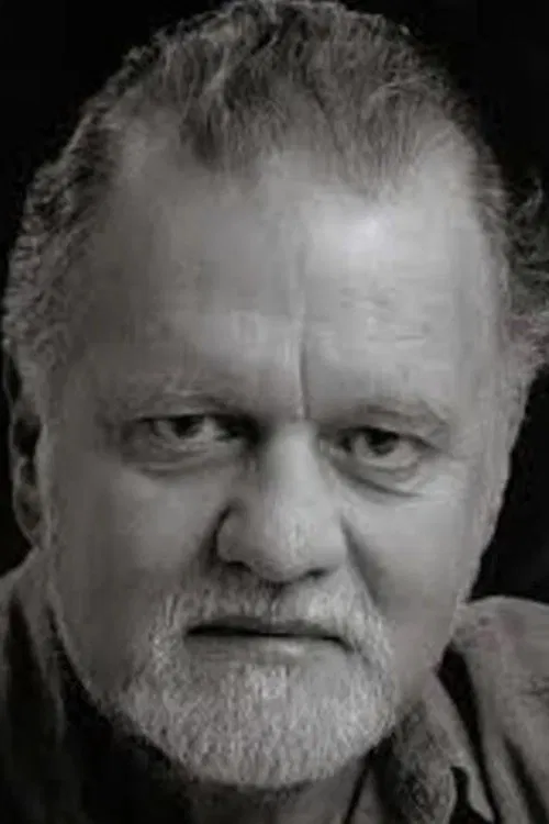 Vincent Gil headshot